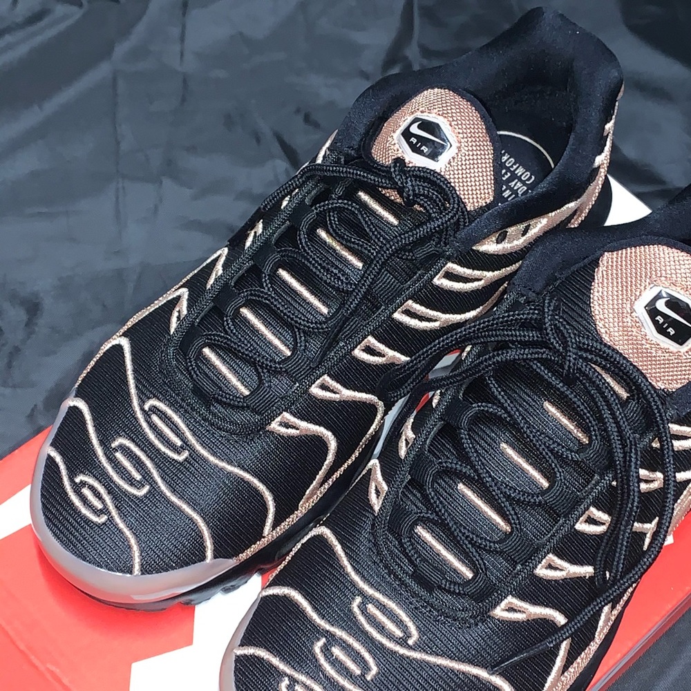 Women’s Nike Air Max Rose Gold & Black